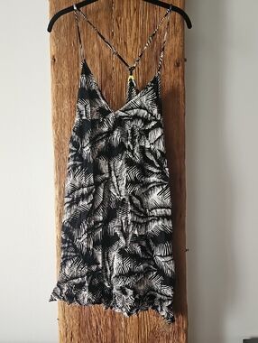 EUC Volcom Black and White Palm Print Empire Waist Sundress Cross Back XL 16